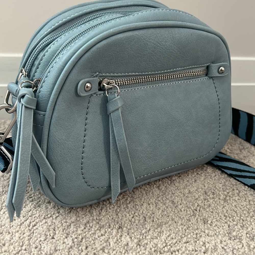 Beautiful Powder Blue Handbag - Picture 2 of 3